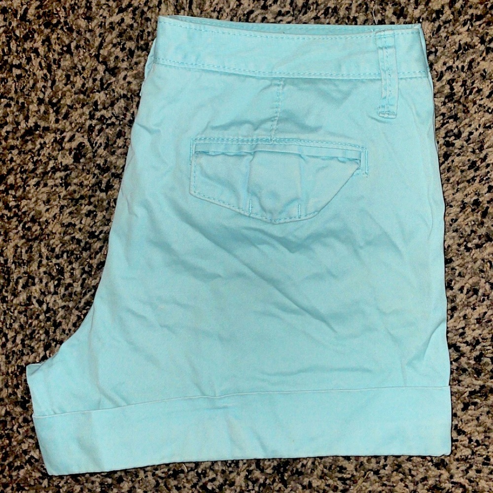 Womens Size 12 - Old Navy Shorts 🤍